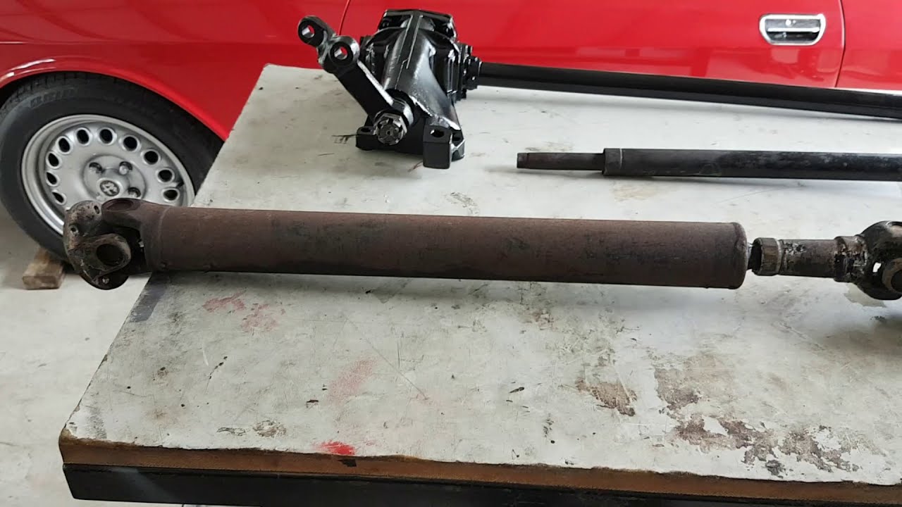 Alfa 105 GTV drive shaft inspection and tips to consider before splitting the couplings.