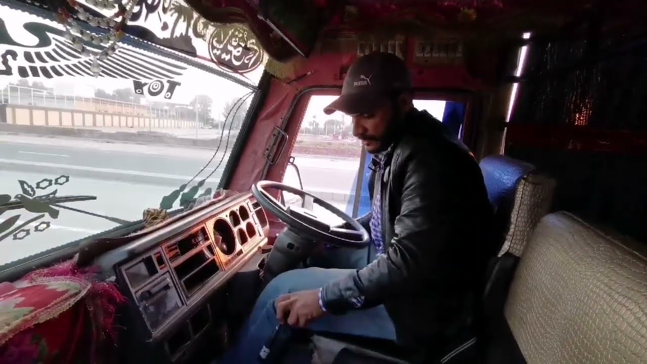 Mazda chalane Ka Tarika.  gadi chalane ka Asan Tarika. Mazda Gadi Ki maloomat. Mazda Gadi Ki break.