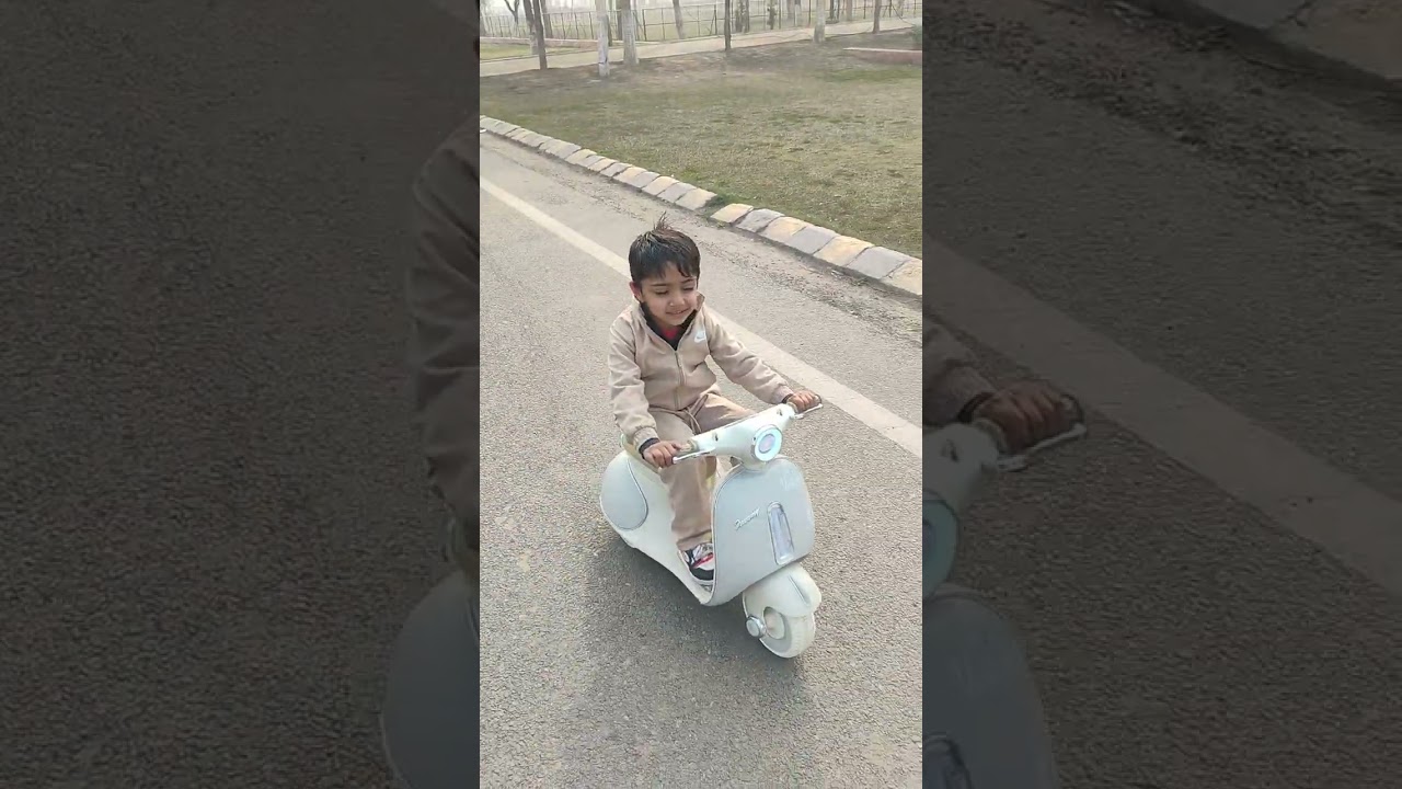Cute दैविक स्कूटर Ride लेने आया है😍