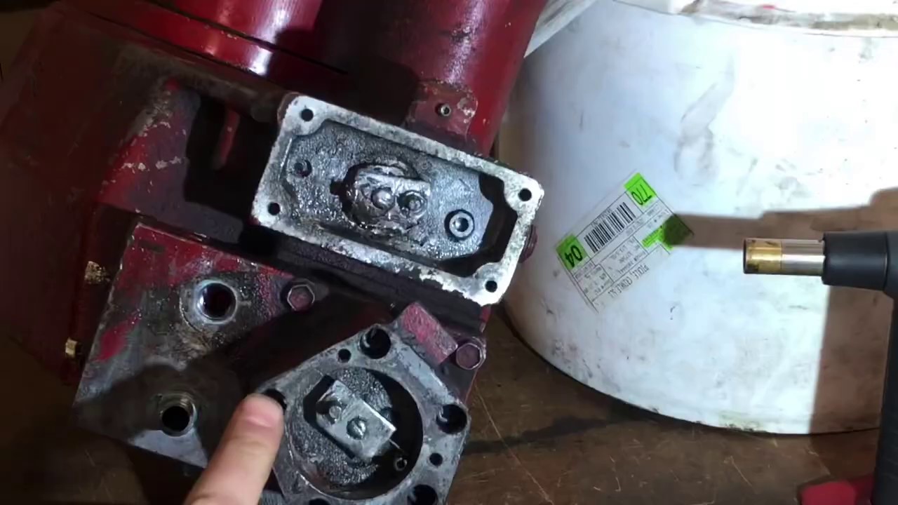 EP95&ndash;Western Isarmatic Mark IIIa Cable Plow Hydraulic Pump Disassembly (Plow Pt.4)