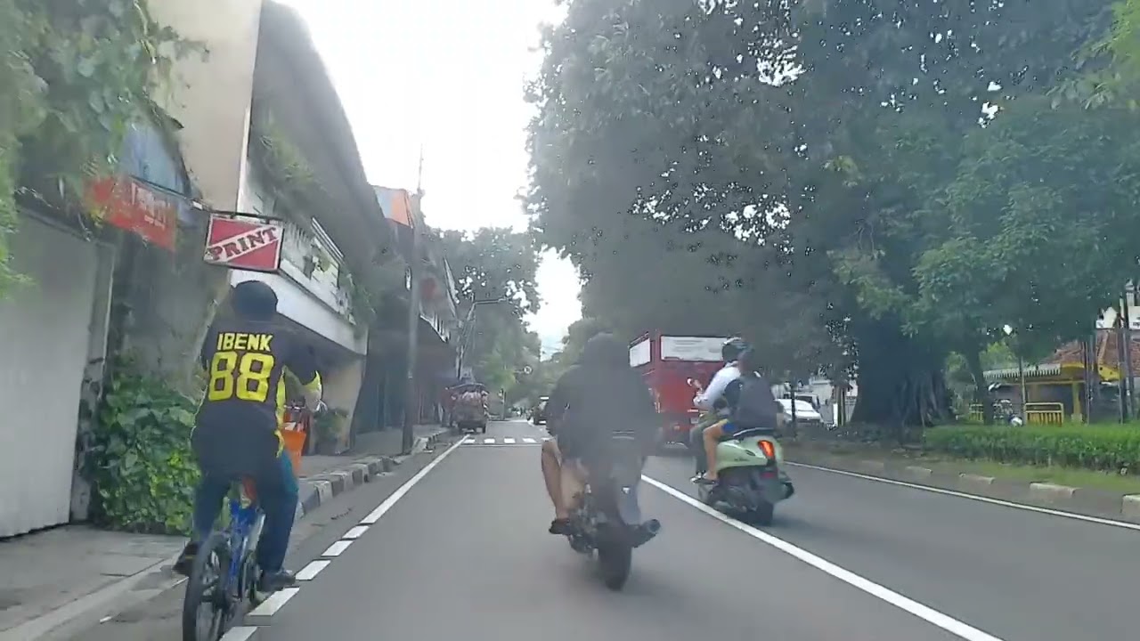 Bersepeda pagi sekitar sini aja dan mapir ke bakmi koki gemoy  brica AE3X 