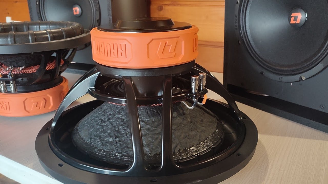 Сабвуфер Raven 15 V.2 от DL AUDIO и Gryphon Pro 1.2500 V.2 очень жёстко разбирает Ниву Урбан!