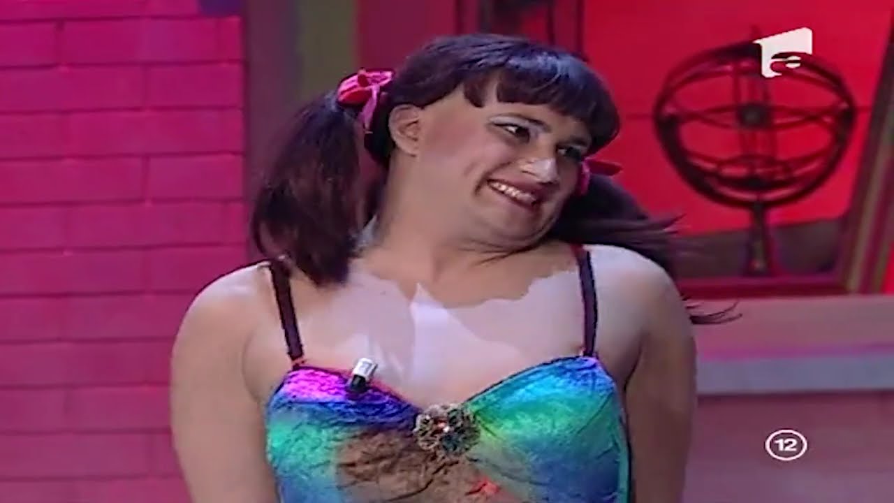 Naomi, peripeții cu bărbații la yoga și la plajă 🤣