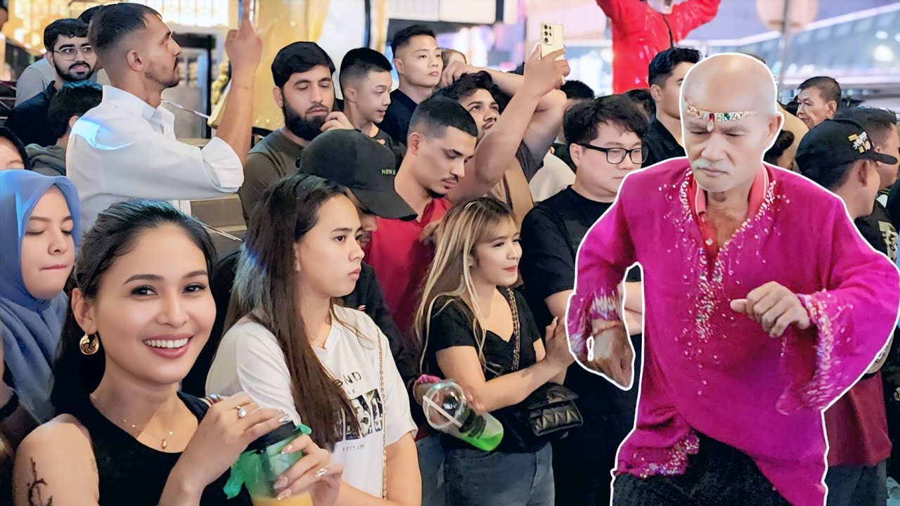 Penonton dari Malaysia dan Indonesia karaoke bersama² Bob bawak lagu Judika Dan Nike Ardilla
