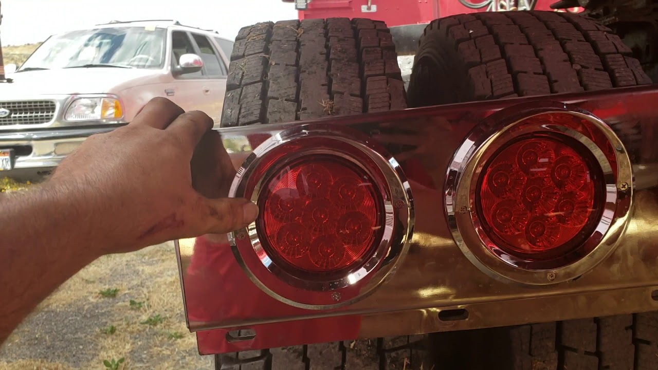Loose mud flap hanger