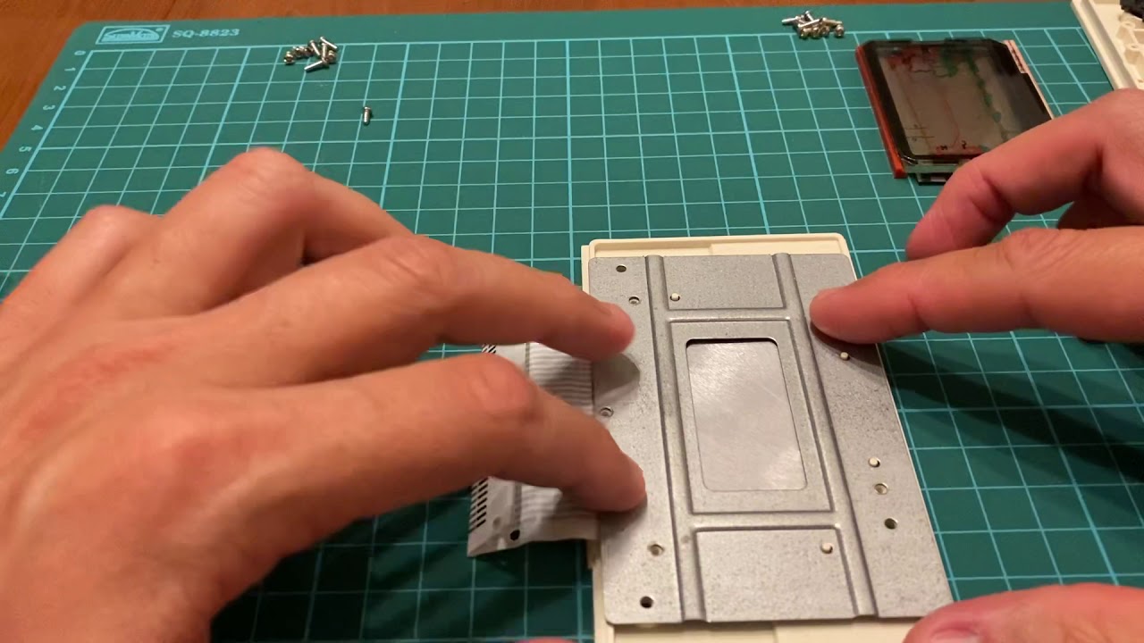 Nintendo Game & Watch (multi-screen) - Assembling Upper Screen