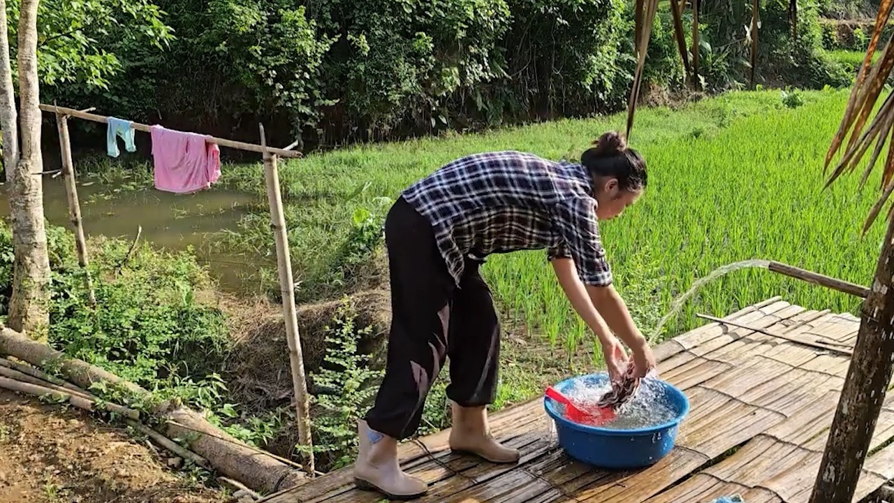 A Young Mother Is Forced to Leave Home with Her 5-Month-Old Baby