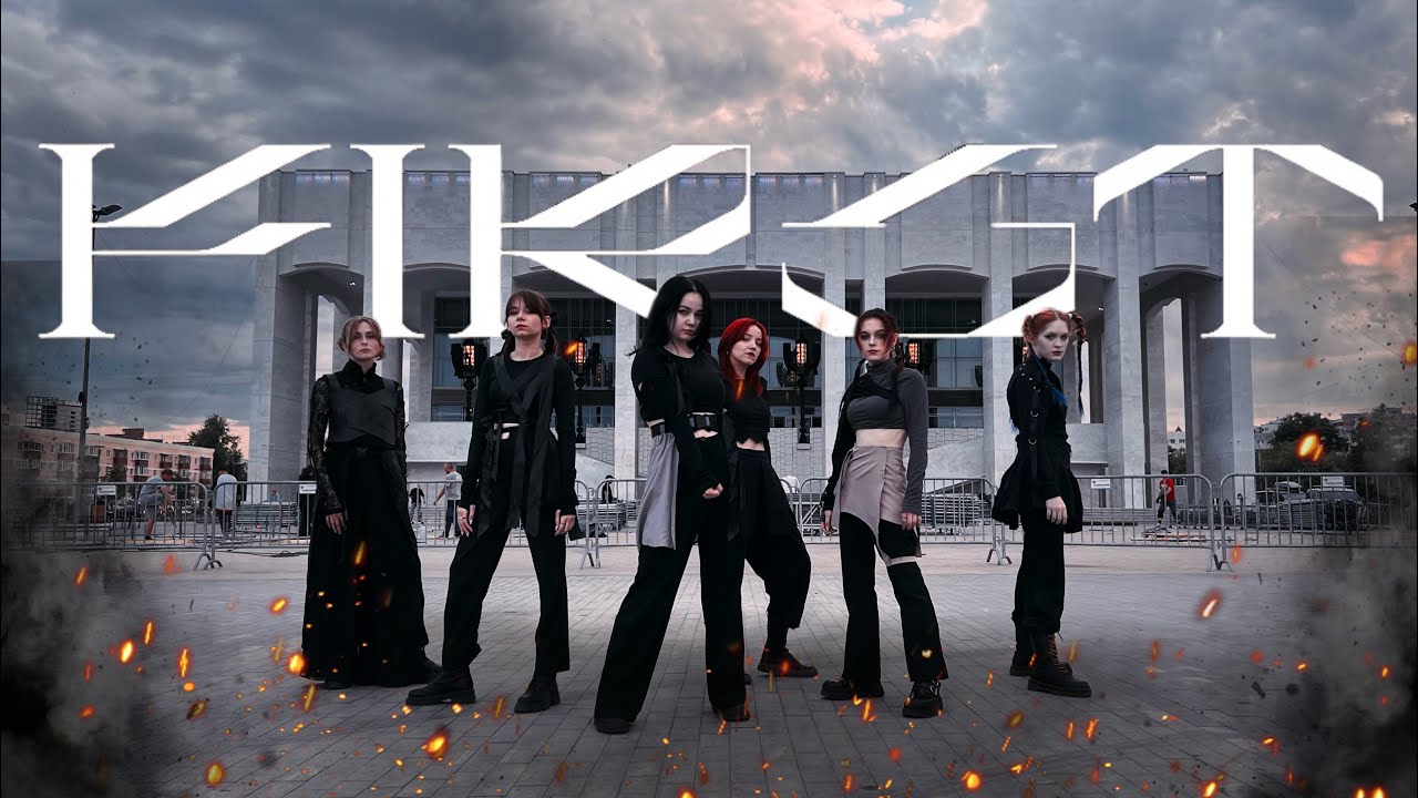 [ KPOP IN PUBLIC | ONE TAKE ] EVERGLOW (에버글로우) - FIRST DANCE COVER | WHIPLASH