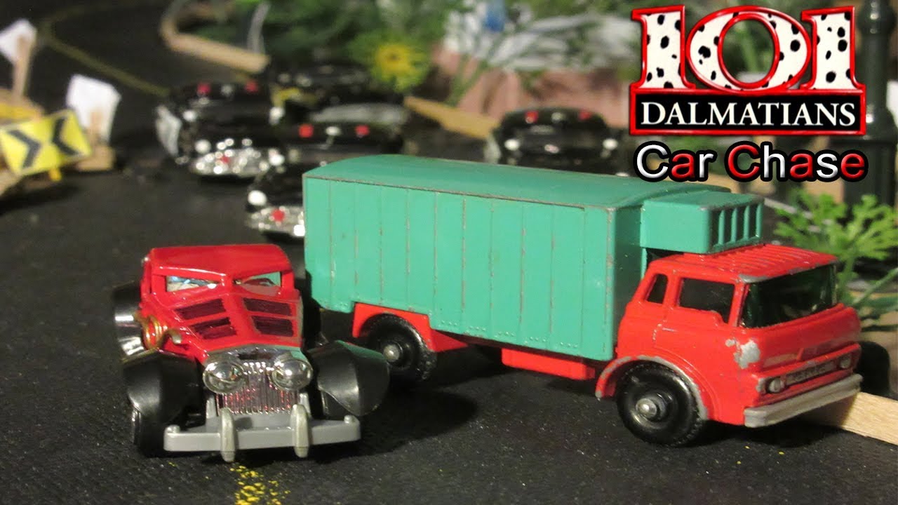 Hot Wheels Cruella De Vil car chase - stop motion