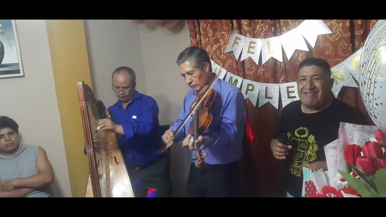 Nico y Juan añorga acompañando a angel asencio.