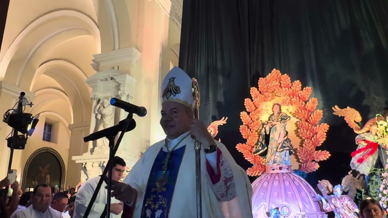 Tradicional Grito del 7 de diciembre desde la Catedral de León ⚜️