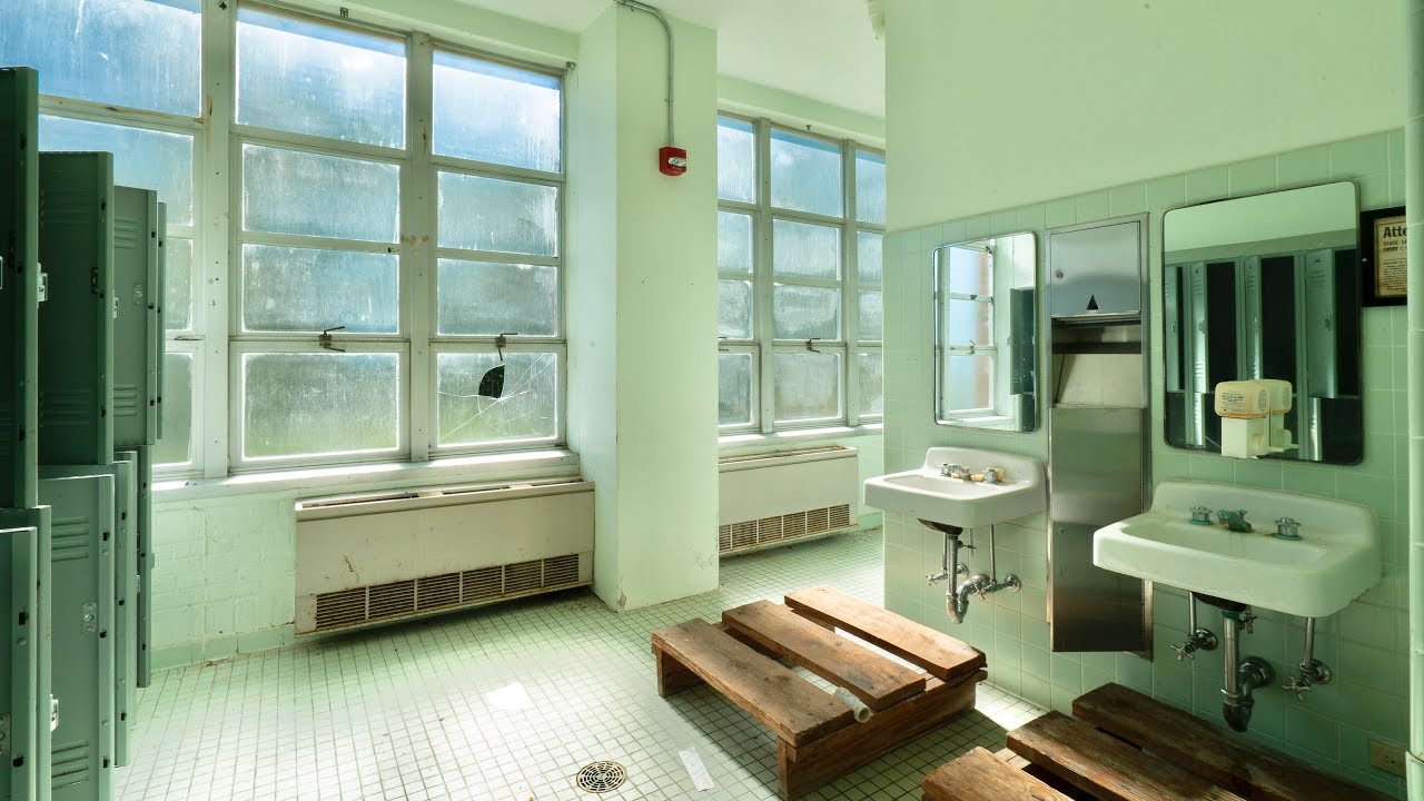 Exploring Abandoned Prison Sanitorum | Window Heaven!
