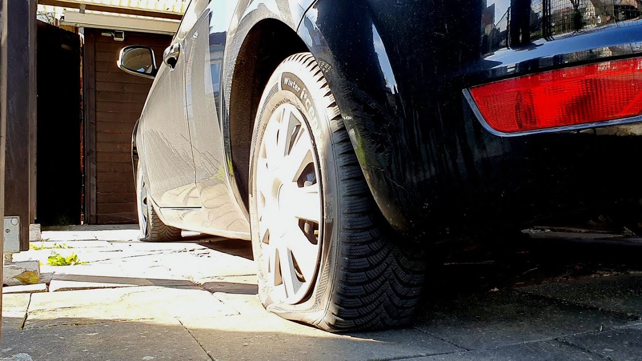 Fast deflation of two tires