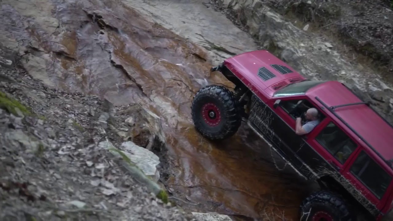 Tommy’s xj crawling boat ramp