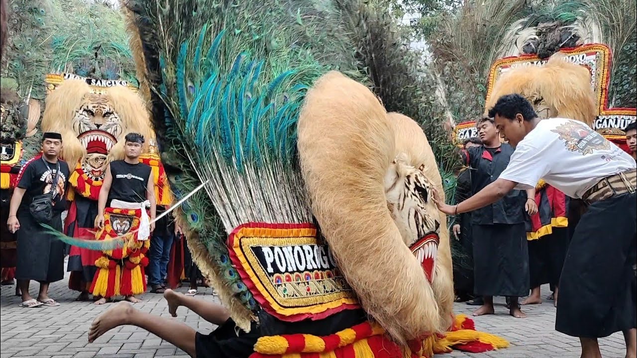 TARI REOG NGAMUK PALING SEREM BUTONE METU MANEH MEMUKAU PENONTON