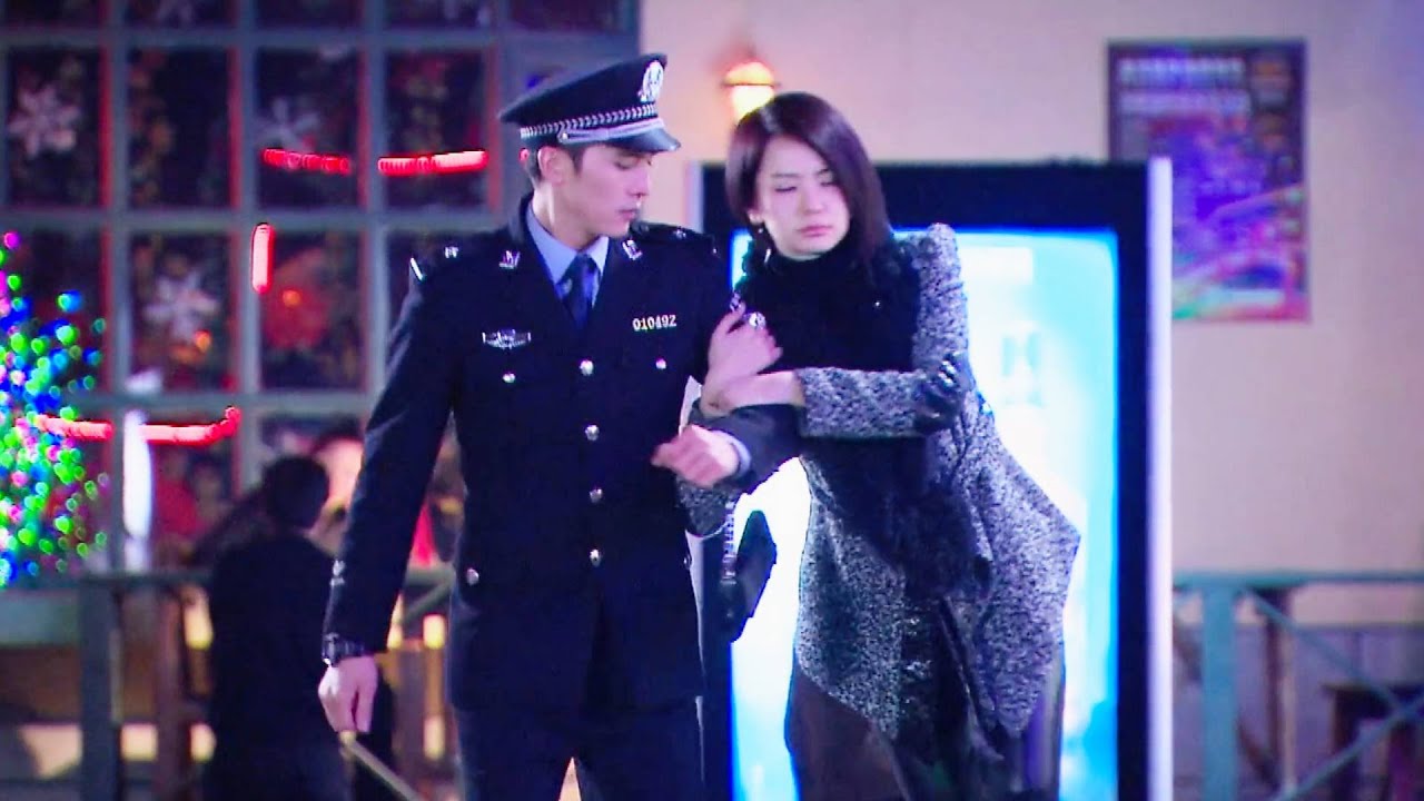 Girl thanked police for saving her and hugged him, the police blushed for first time