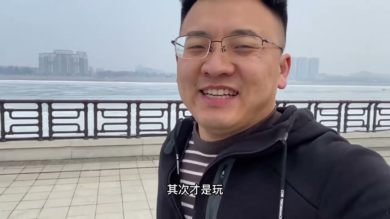 货车司机匆匆看一眼黑龙江，立刻又得赶路了#卡车小冯 #长途驾驶