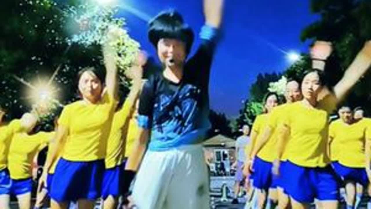 #山里红 压仓太多，根本发不完😂😂😂，跟不上的慢慢跟，跟得上的使劲跟，主打一个每天都有新的音乐听，一颗好心情#乖乖原创健身操