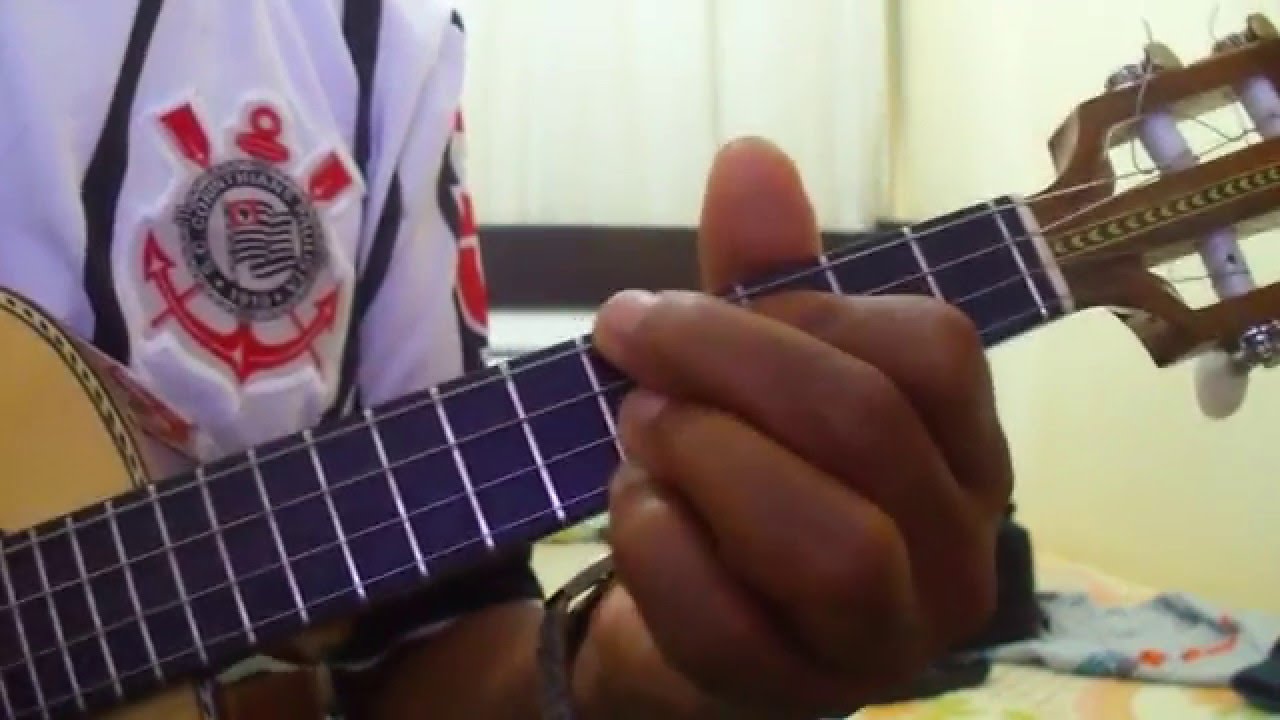 tocando cavaquinho Arlindo Cruz ( nos braços da batucada )