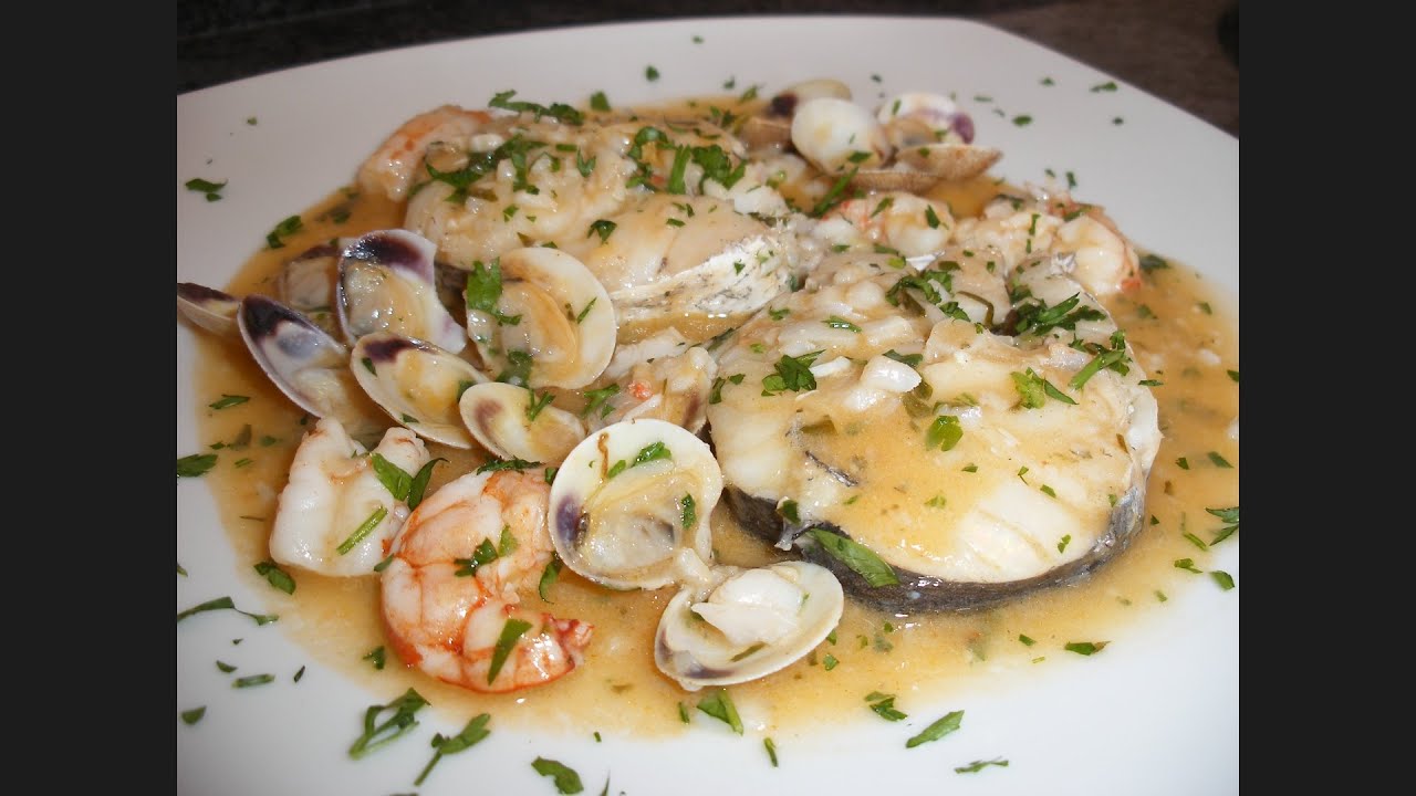 MERLUZA EN SALSA VERDE CON ALMEJAS Y GAMBAS