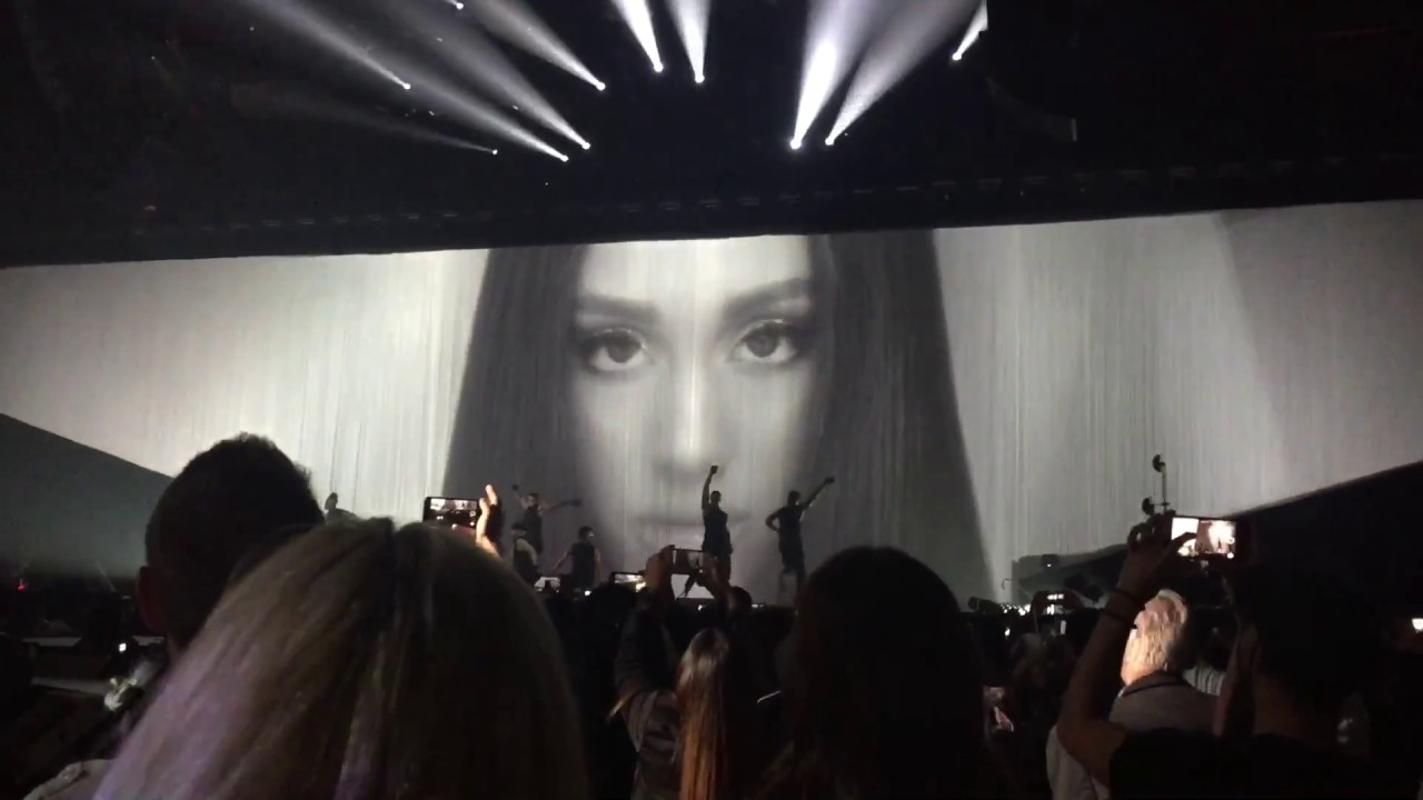 Ariana Grande-Be Alright (Live)