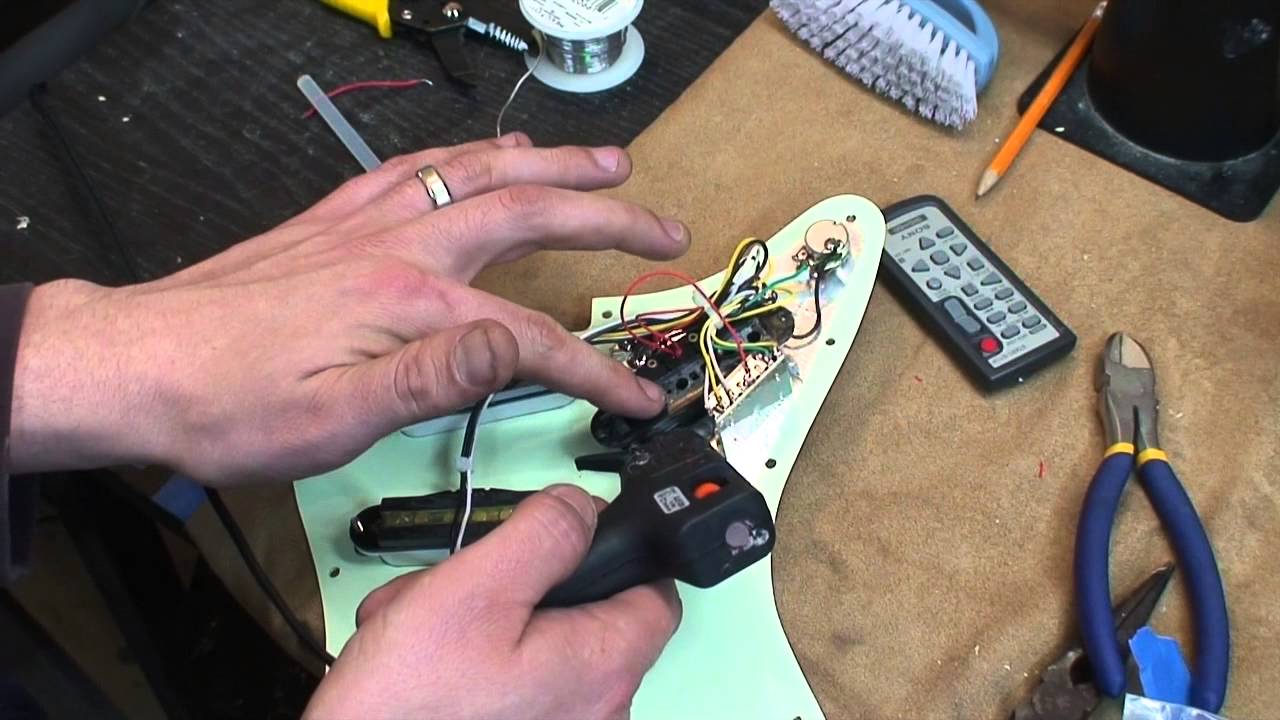 Demonstration of how to WIRE a dummy coil for a Strat.