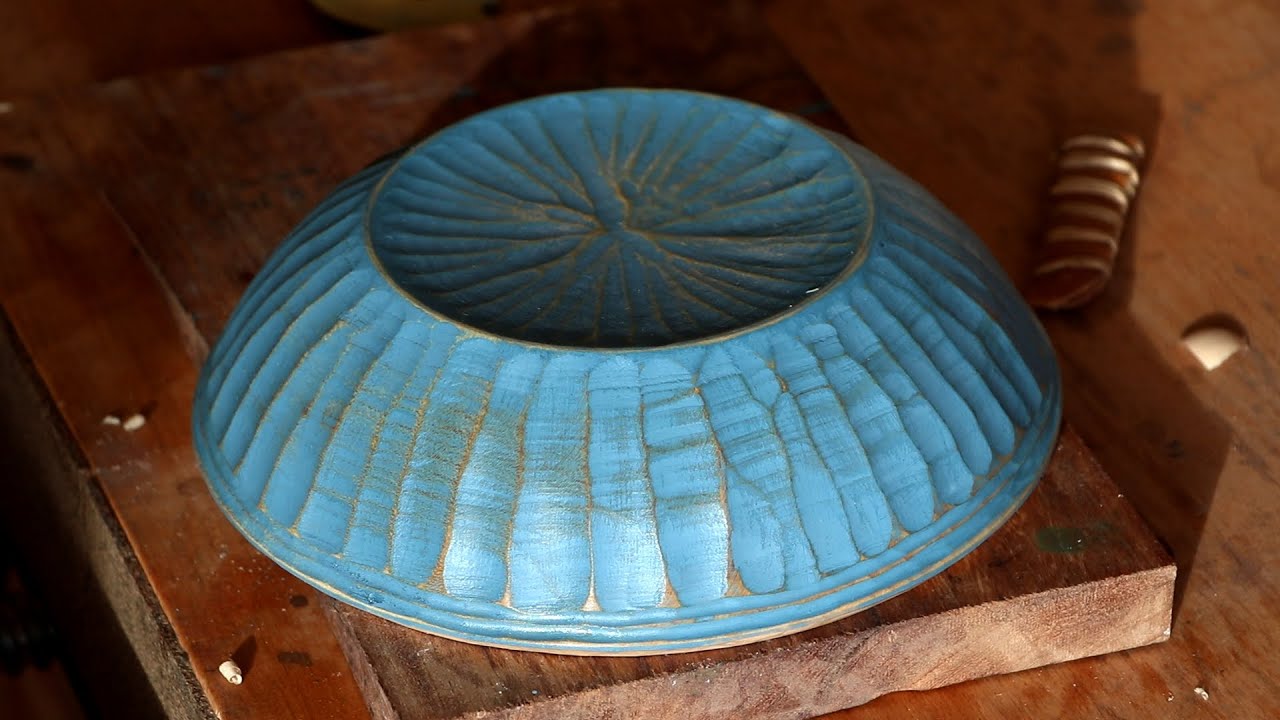 Woodturning: Gouge work and milkpaint - Part 3