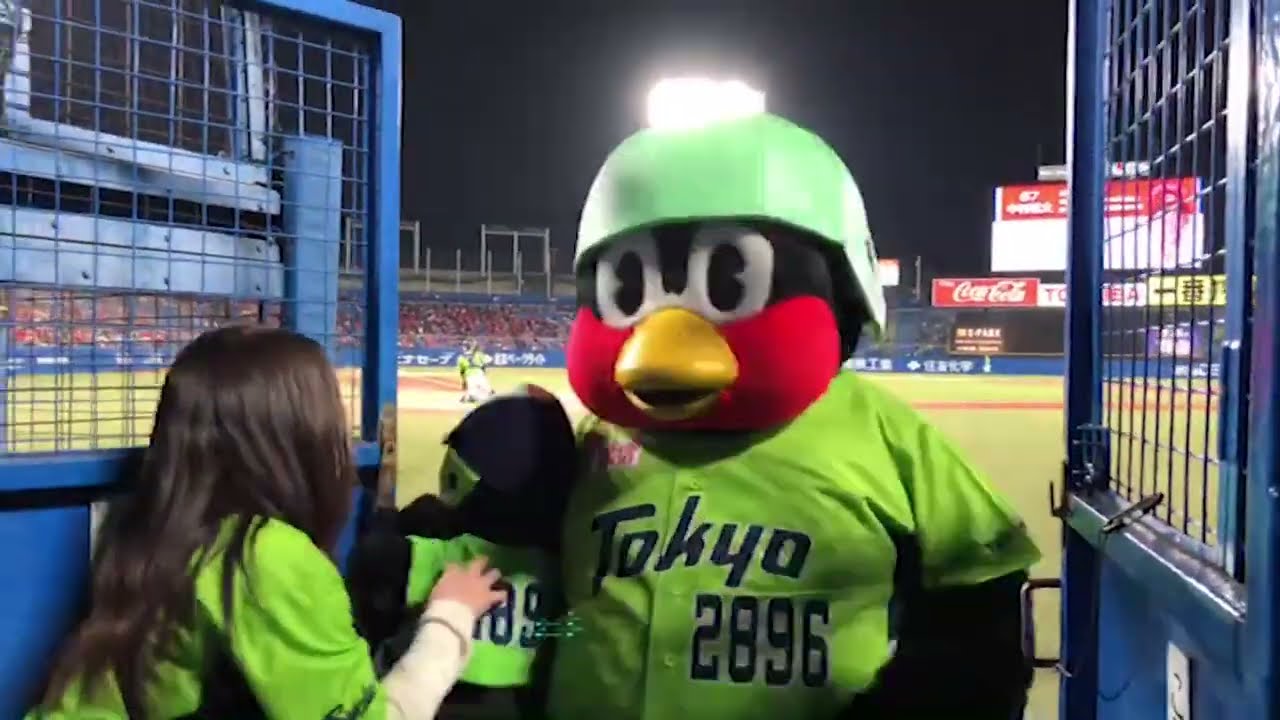 緑のパワーを力に！つば九郎空中くるりんぱ   2021年4月7日（水） 広島カープ戦