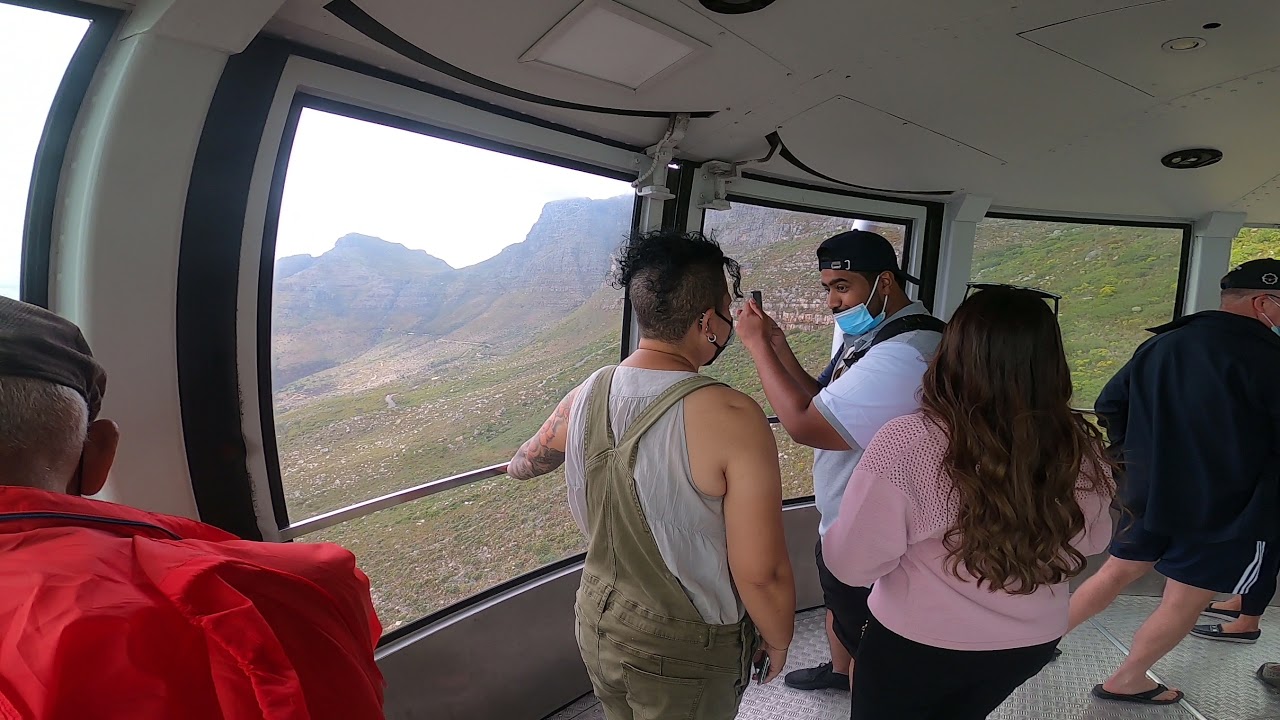 GOING UP THE CABLE CAR CAR TO TABLE MOUNTAIN