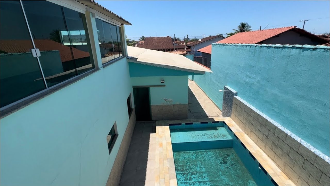 Sobrado a 300 metros do mar a venda 