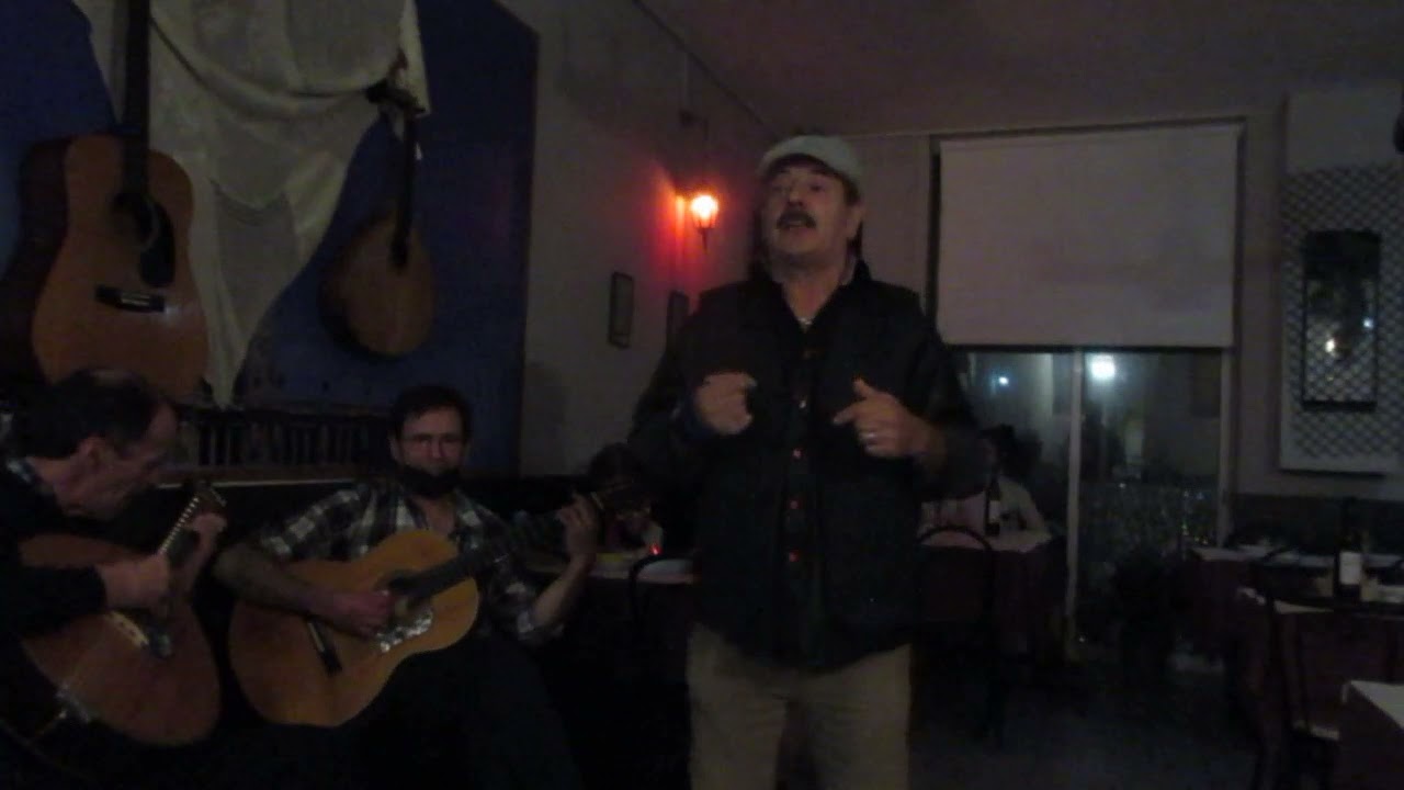 CARLOS DE ALMEIDA  FADO   , PRESENTE EM  RESTAURANTE GUITARRA COZINHA  REGIONAL , PORTO,