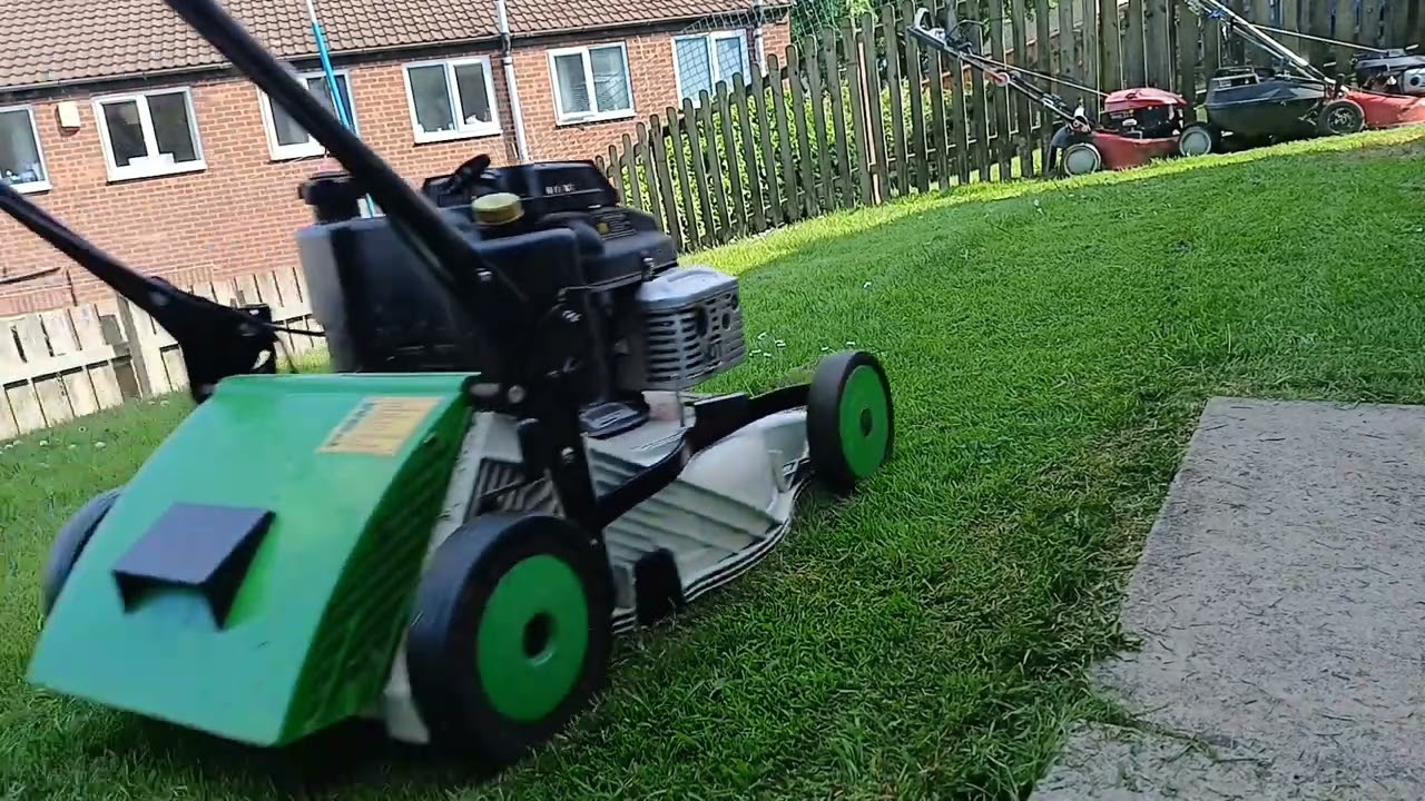 Etesia pro 46  mulching plug in action 🤠