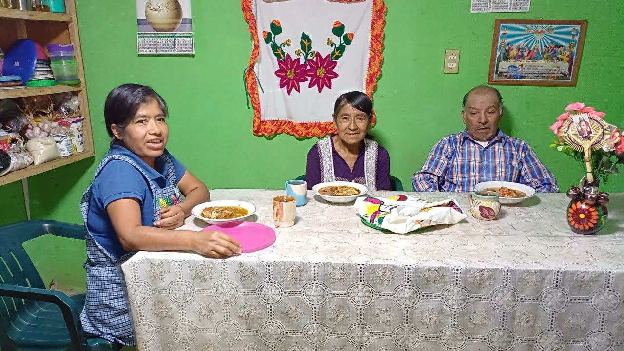 invité a mis suegros en mi cocina a comer un delicioso pollito 🐓🍗 a la mexicana