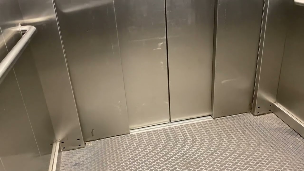 Kleemann Lifts- Supervalu, Kinsale