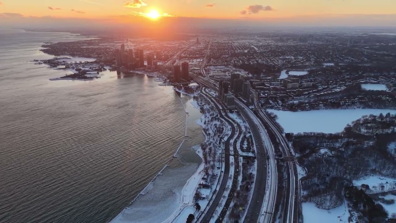 Toronto winter sunset air