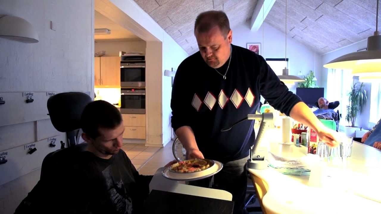 Spiserobotter hjælper handicappede i Aalborg Kommune