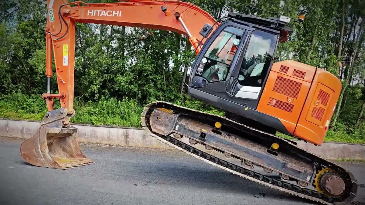 3 of 3 | HITACHI  ZX225USLC-5B Heavy Duty!