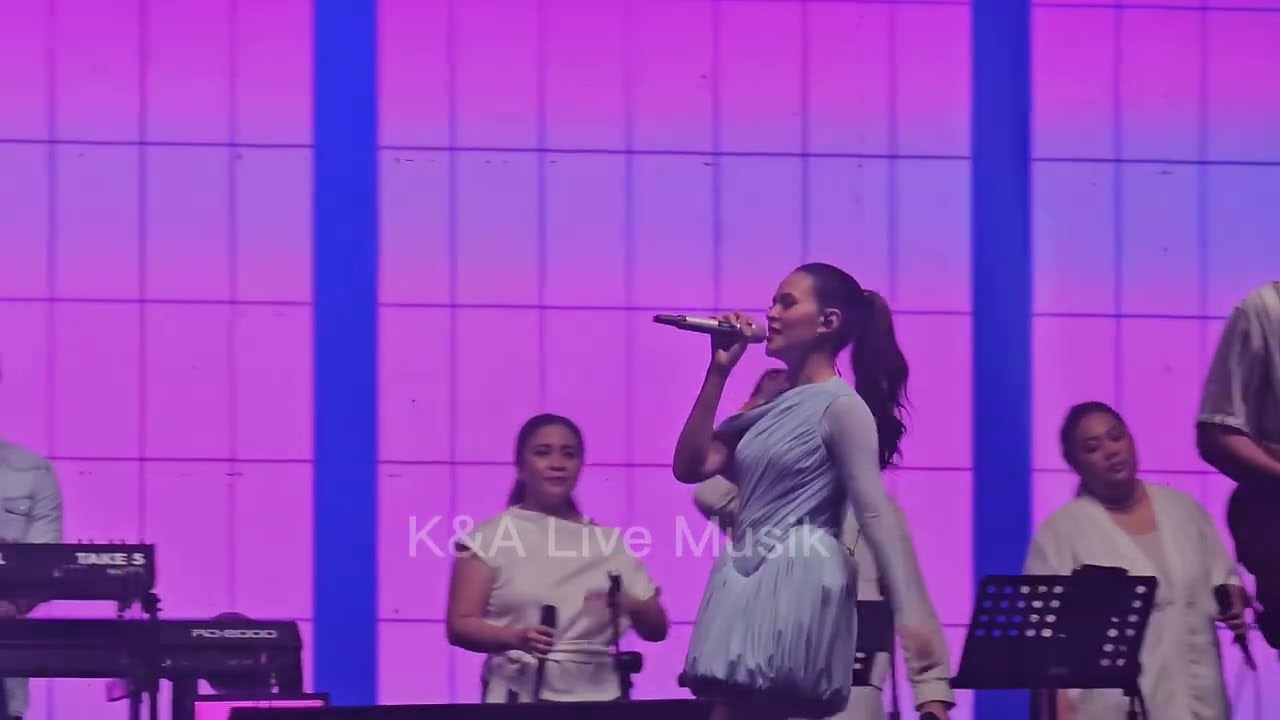 Semua disini~Serba Salah | Raisa Live at Social Chic Jakarta 2025