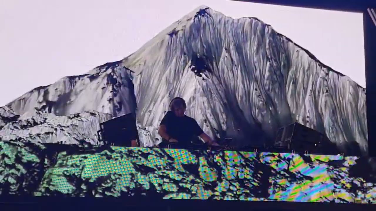 Hernan Cattaneo playing ‘Kalima - Utopia’ @ Sunsetstrip Montreal