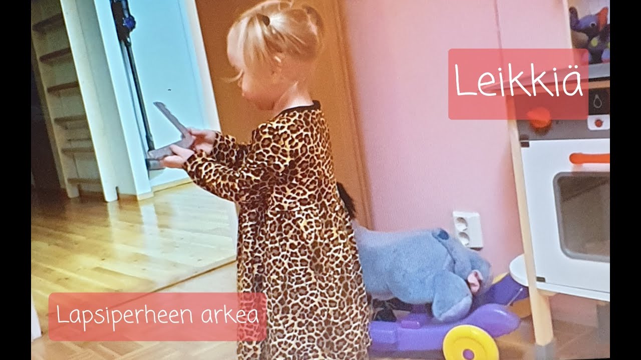 13.1.2021 LEIKKIÄ JA NORMAALIA LAPSIPERHEEN ARKEA - PERHEVLOGI