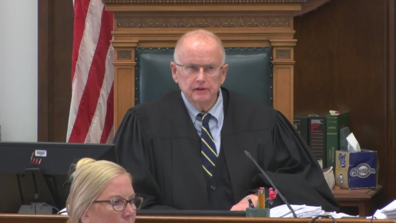 Kyle Rittenhouse trial: Judge bars MSNBC, news producer followed jury bus | FOX6 News Milwaukee