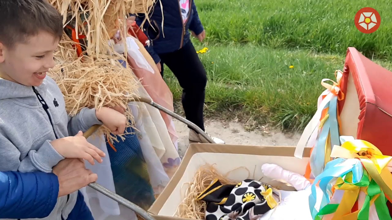 Pochód z niedźwiedziem w Czerniejewie * Radio Września