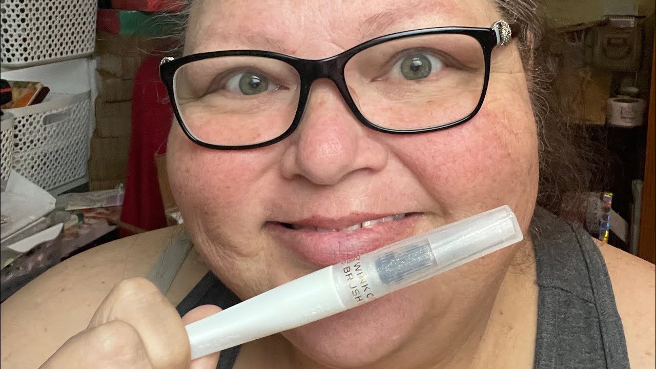 How to open and start a brand new Wink of Stella brush pen