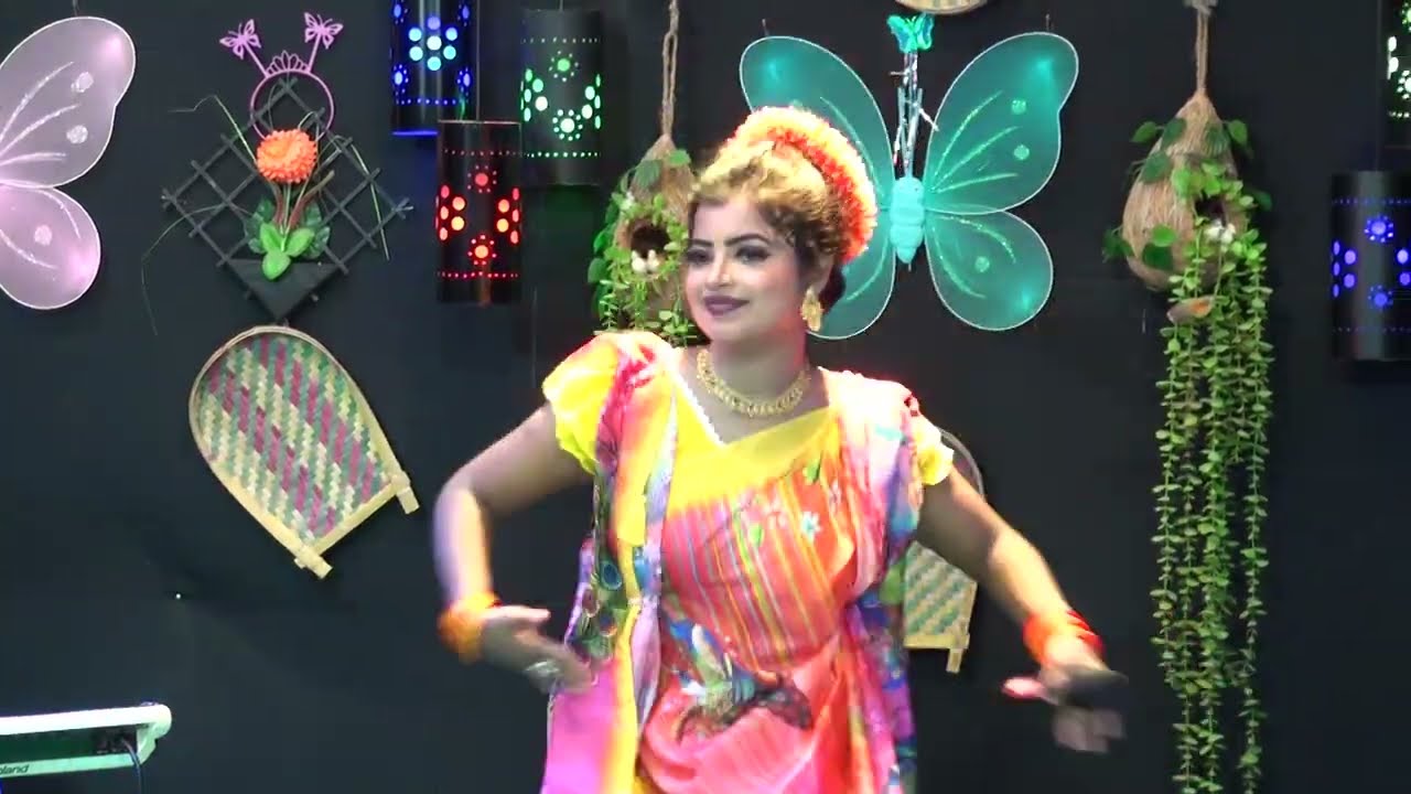 সুন্দরী নায়িকা লতা❤️সকালবেলা ফুলতুলিতে এলাম ফুল বাগানে