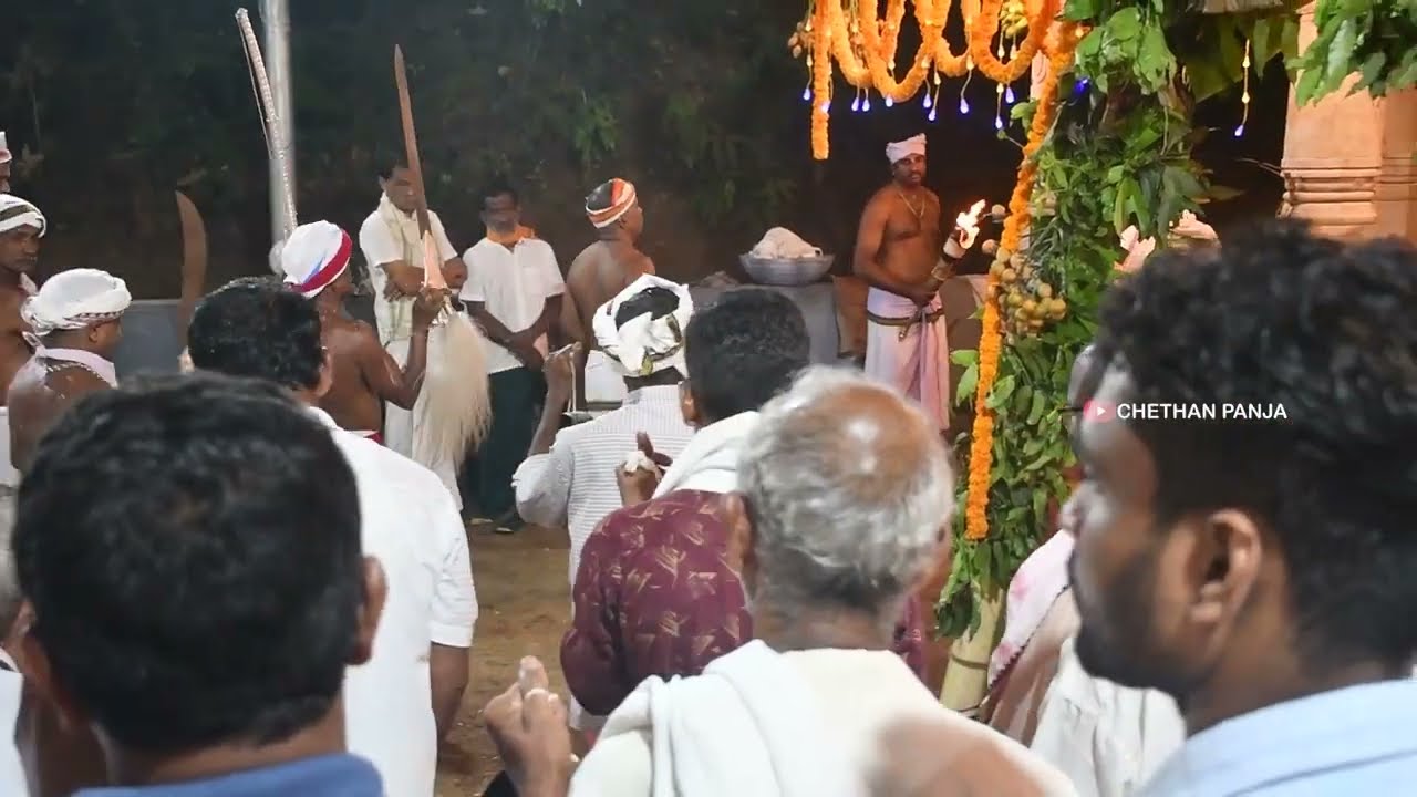 Nerpu Kenya ನೇರ್ಪು ದೈವಸ್ಥಾನ ದಲ್ಲಿ  ಶ್ರೀ ಉಳ್ಳಾಕುಲು ದೈವಗಳ ಭಂಡಾರ ತೆಗೆಯುವುದು#daivakola #tulunad #tulu 