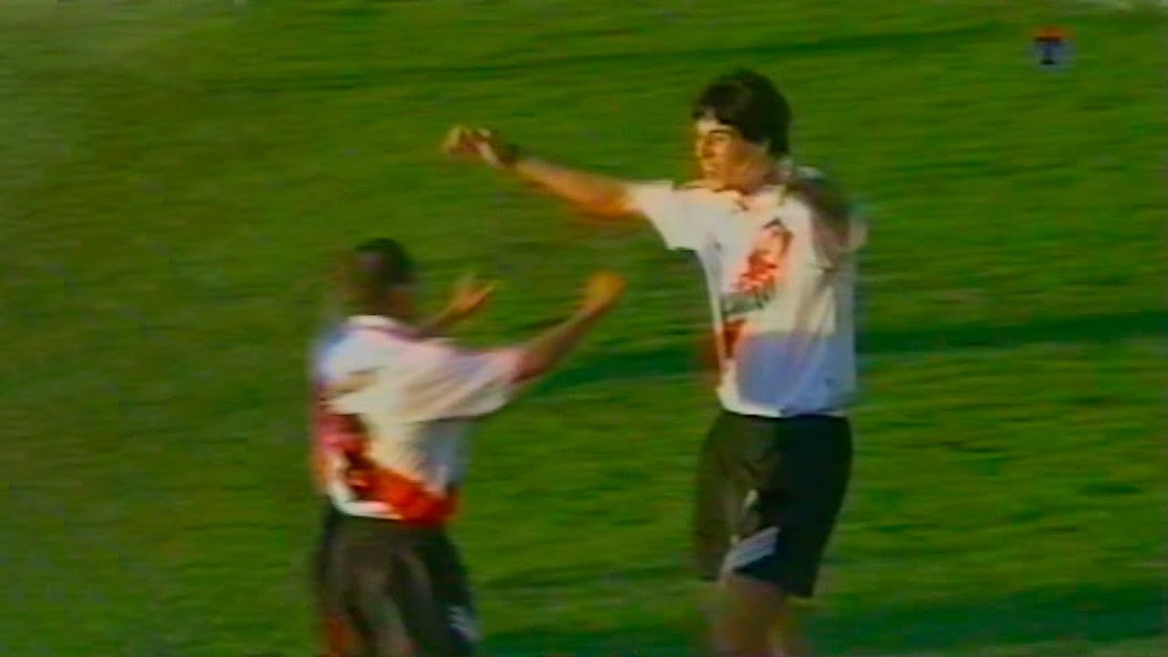 JULIO CRUZ debuta en RIVER en modo HALAAND (1996)