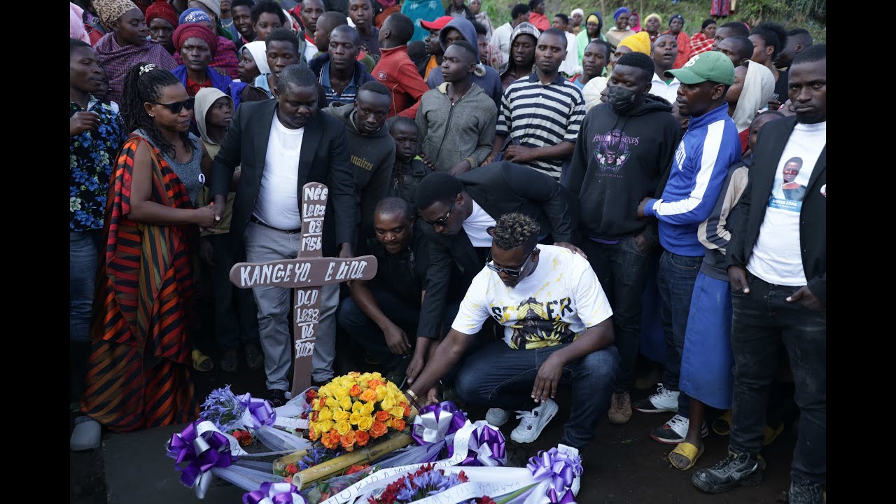 Danny vumbi yafashwe n'ikiniga mu gushyingura mama we||Bruce Melodie yahageze ibyari ikiriyo...