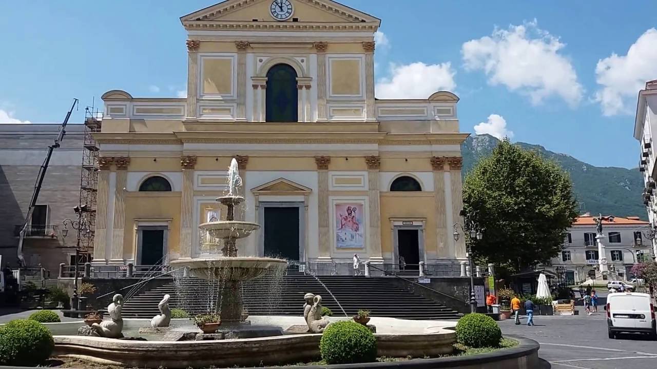 I portici ed il corso di Cava de' Tirreni - Cava de' Tirreni colonnaded