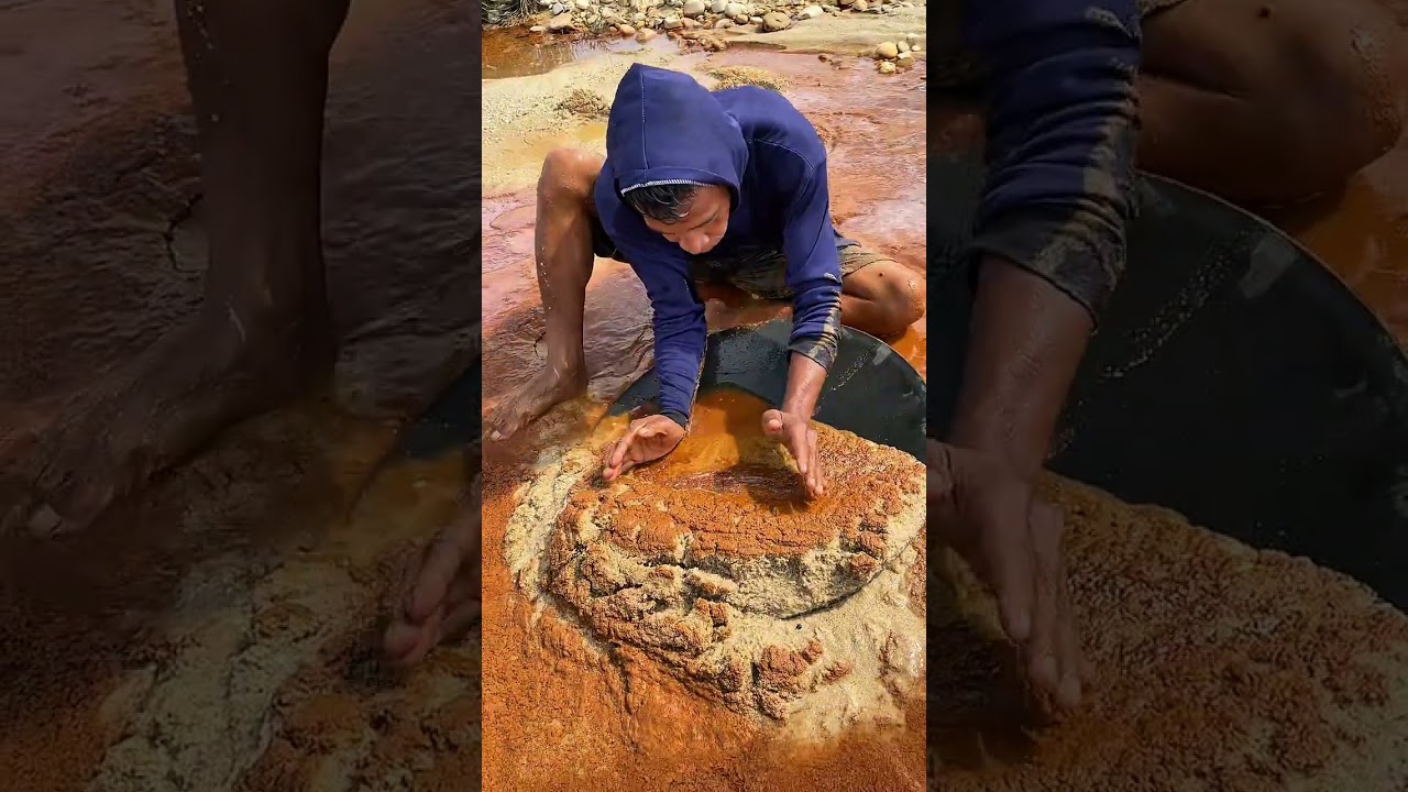 wow😱amazing!!!gold rust in a small puddle contains hundreds to millions of gold dust 