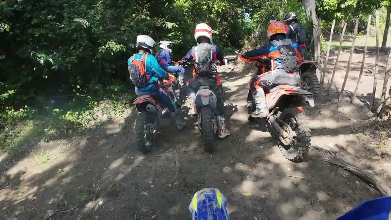 Calentando los motores en Puerto Plata. #viralvideos #motocross #ktm #enduro #shorts 